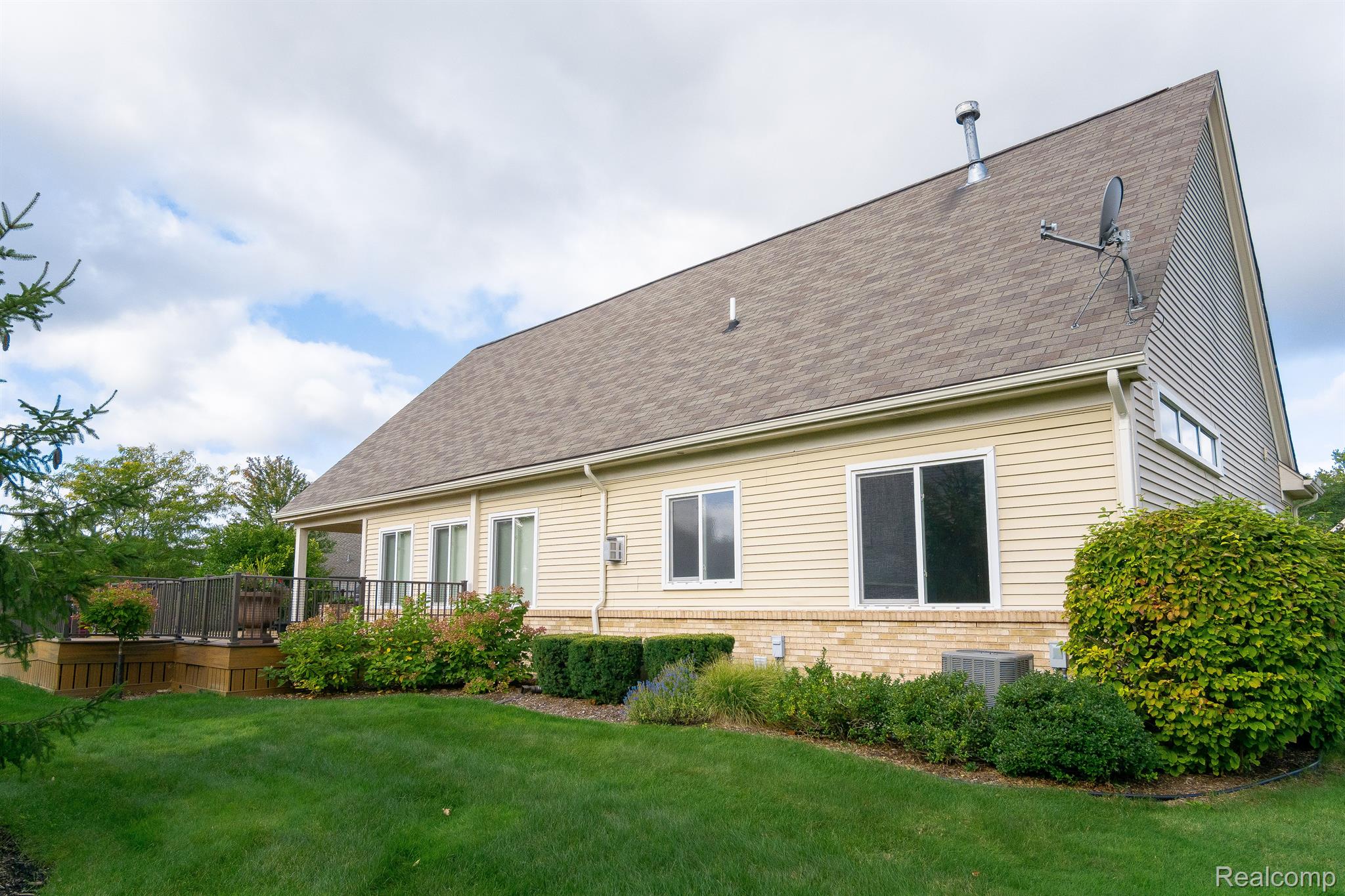 2125 Lagoon Drive Rochester, MI 48309 - Photo 6 of 59 Gallery Image 6