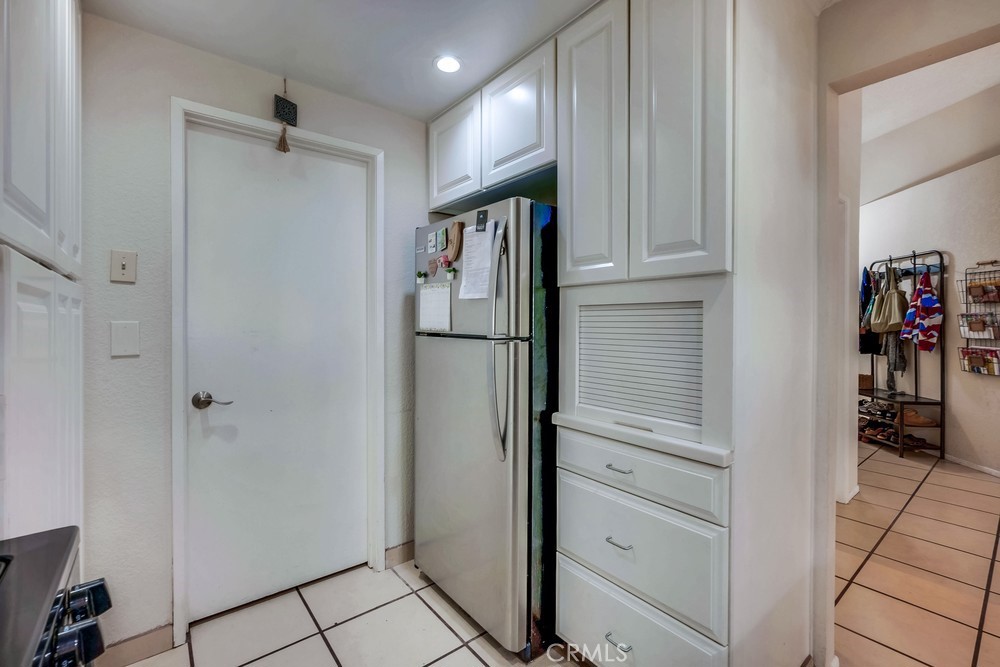 930 Countryside Street Hemet, CA 92545 - Photo 27 of 45 a view of walk in closet