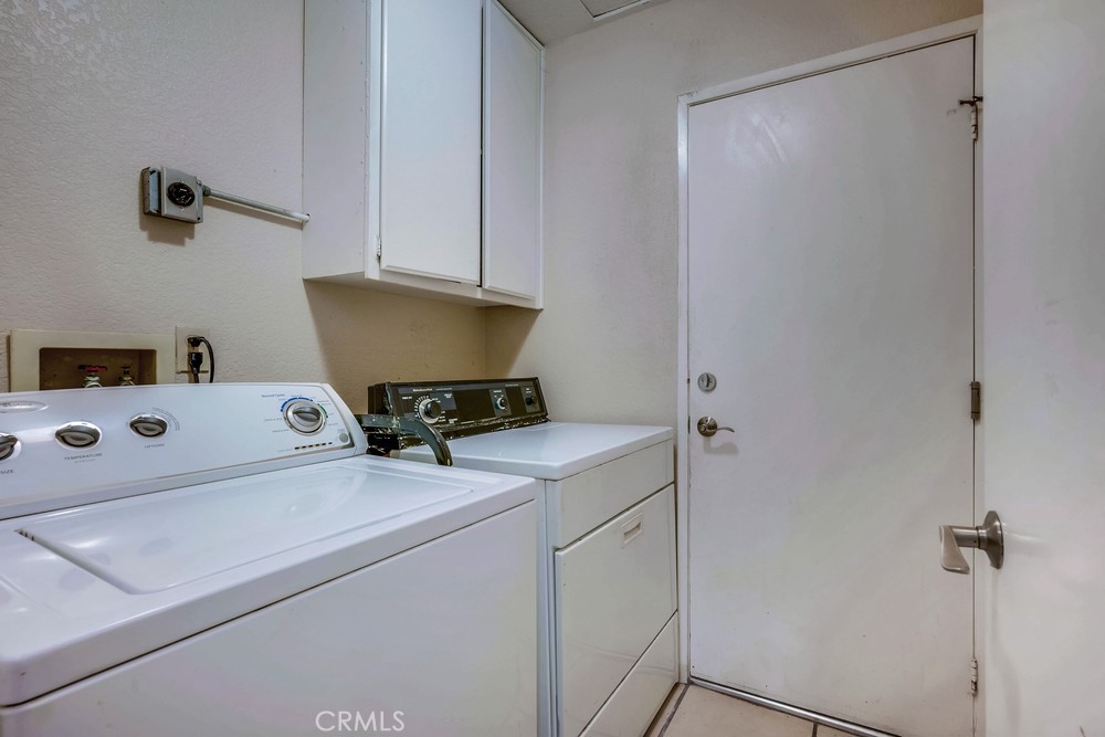 930 Countryside Street Hemet, CA 92545 - Photo 28 of 45 a utility room with dryer and washer