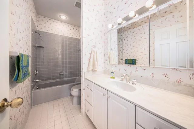 $685,000 | 1989 Stonebridge Drive North, Ann Arbor, MI 48108