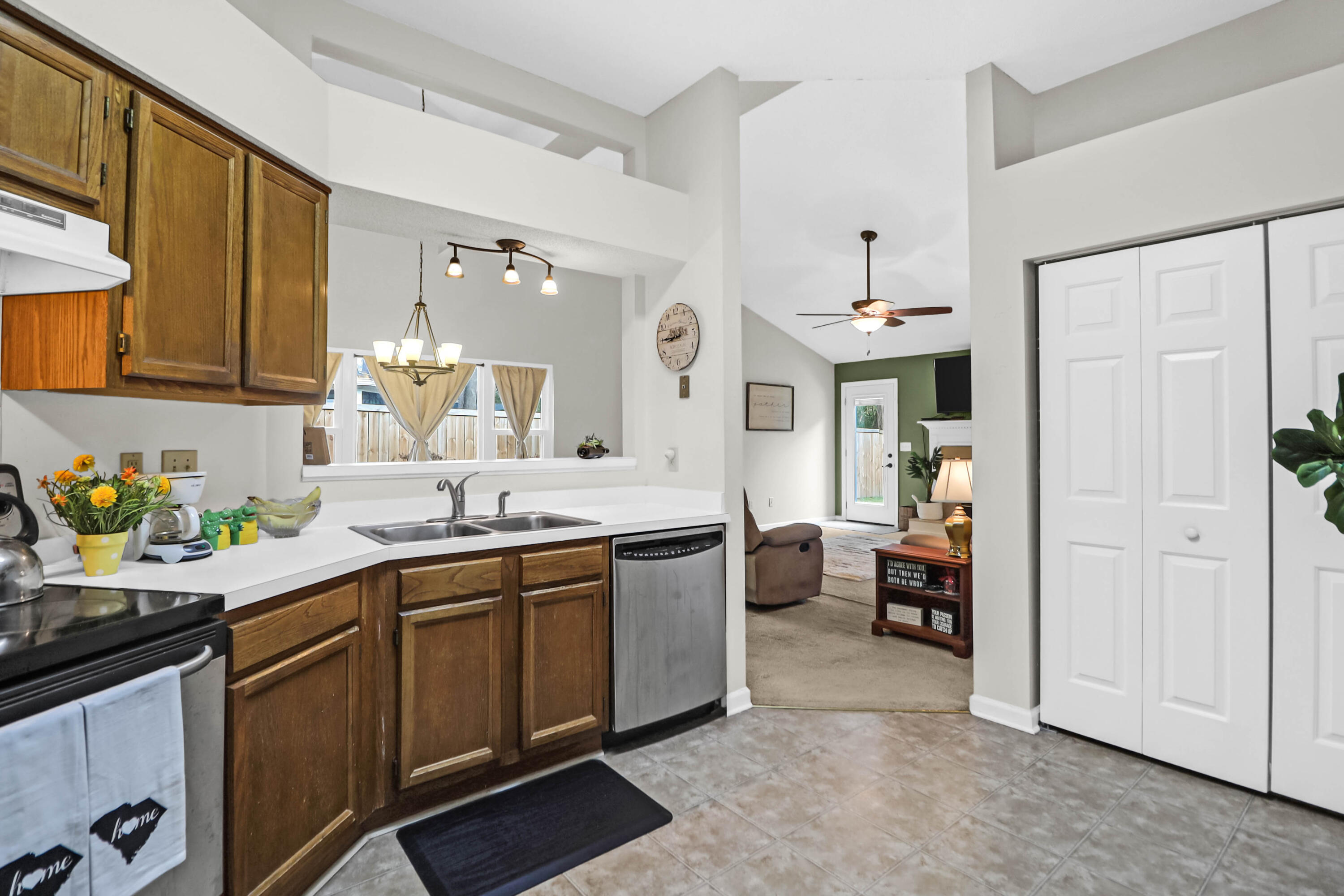 536 Castle Hall Road Mount Pleasant, SC 29464 - Photo 5 of 20 536 Castle Hall -Tidalcreekphoto- (16)