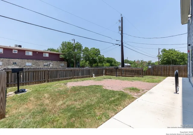 $900 | 8111 Landing, San Antonio, TX 78227