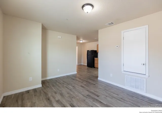 $900 | 8111 Landing, San Antonio, TX 78227