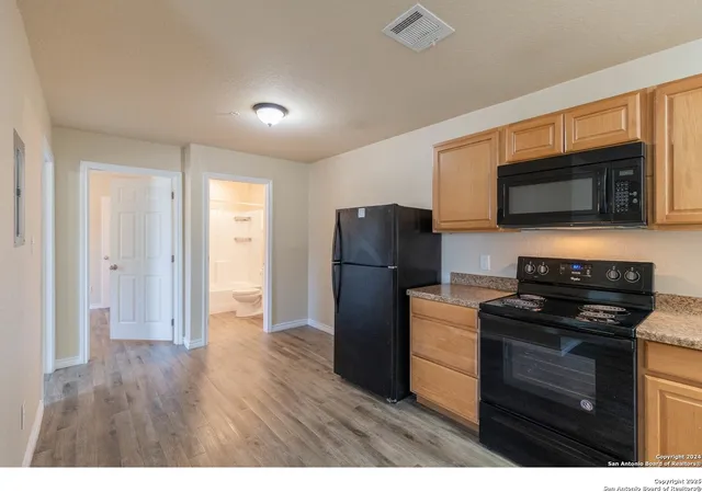 $900 | 8111 Landing, San Antonio, TX 78227