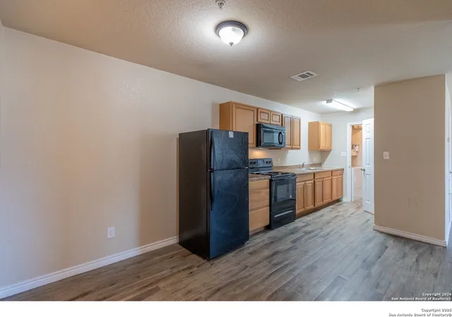 $900 | 8111 Landing, San Antonio, TX 78227