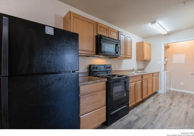 $900 | 8111 Landing, San Antonio, TX 78227