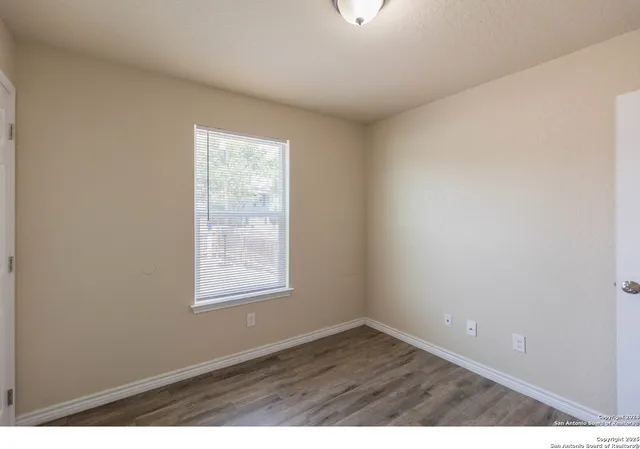 $900 | 8111 Landing, San Antonio, TX 78227