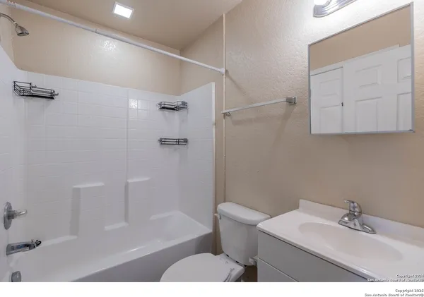 $900 | 8111 Landing, San Antonio, TX 78227
