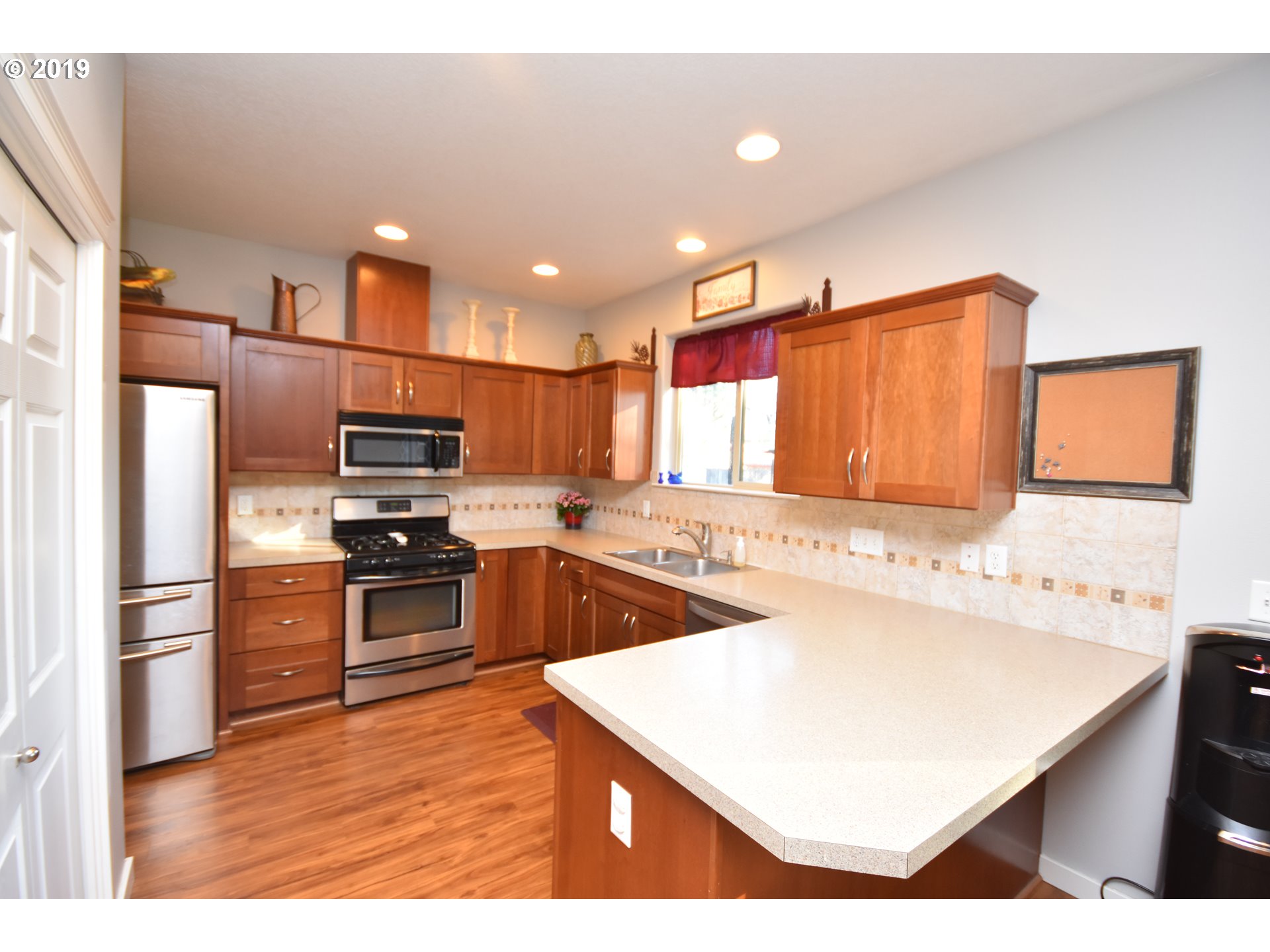 216 Emma Lane Newberg, OR 97132 - Photo 4 of 26 Gallery Image 4