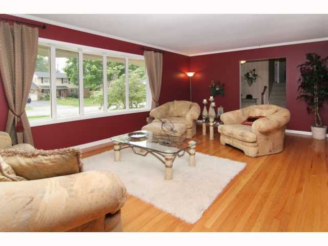 2120 Pinebrook Road Columbus, OH 43220 - Photo 3 of 18