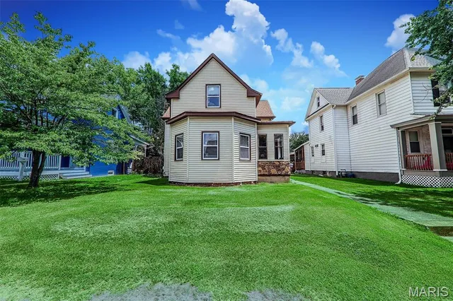 $220,000 | 313 Wabash Avenue, Belleville, IL 62220