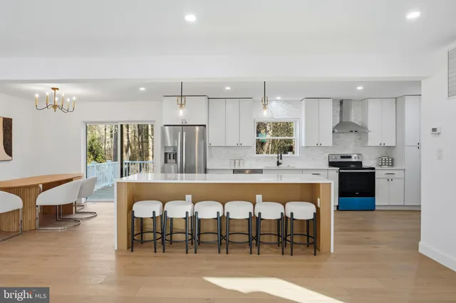 $1,249,990 | 10704 Howerton Avenue, Fairfax, VA 22030