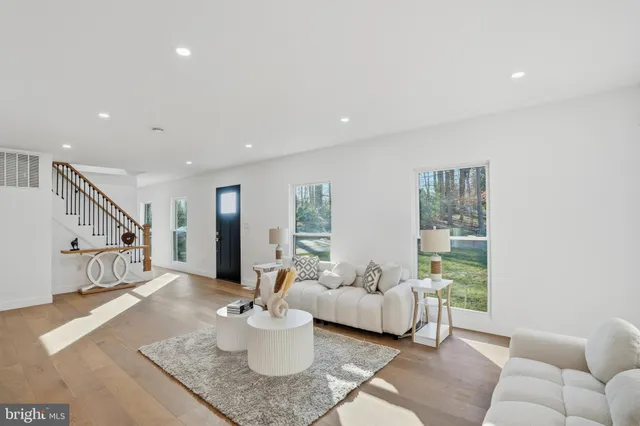 $1,249,990 | 10704 Howerton Avenue, Fairfax, VA 22030