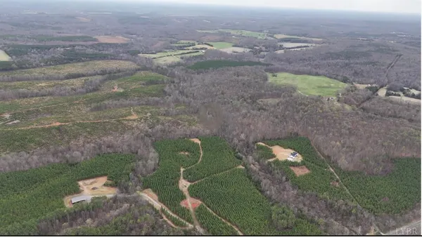 $365,000 | 2 Old Courthouse Road, Appomattox, VA 24522
