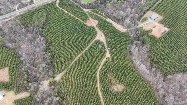 $365,000 | 2 Old Courthouse Road, Appomattox, VA 24522