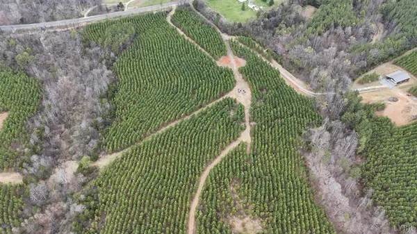 $365,000 | 2 Old Courthouse Road, Appomattox, VA 24522