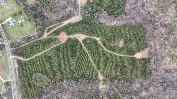 $365,000 | 2 Old Courthouse Road, Appomattox, VA 24522