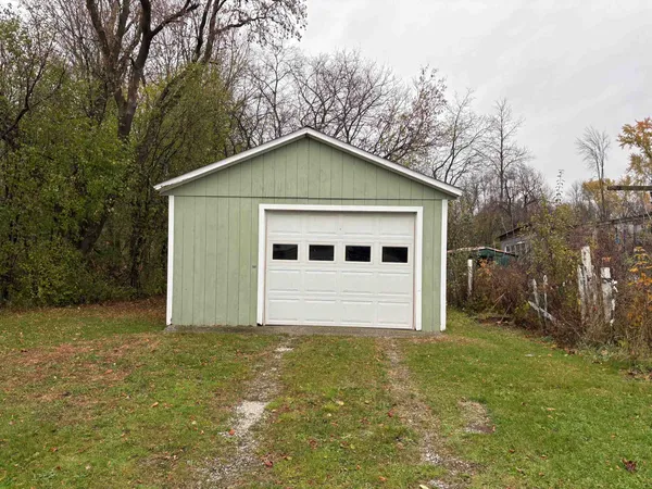 $319,900 | 407 Lake Road, St. Albans Town, VT 05478