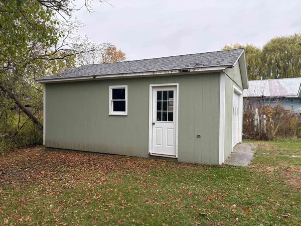 $319,900 | 407 Lake Road, St. Albans Town, VT 05478