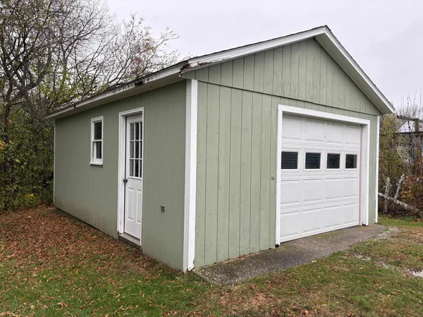 $319,900 | 407 Lake Road, St. Albans Town, VT 05478