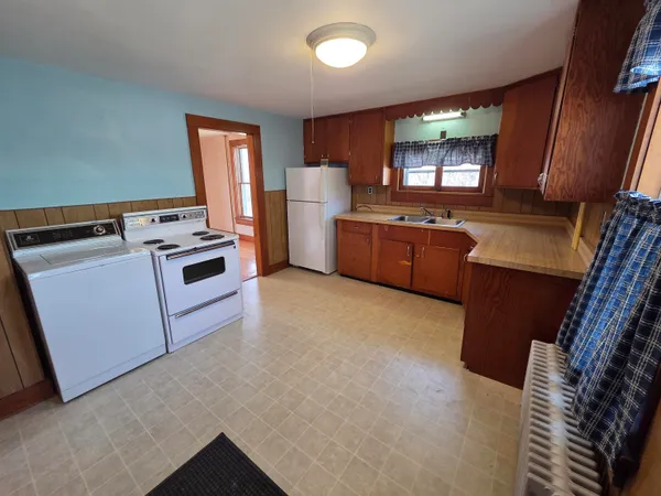 $319,900 | 407 Lake Road, St. Albans Town, VT 05478