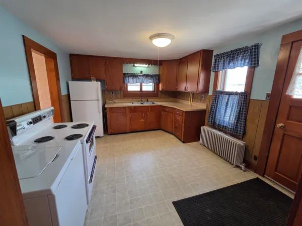 $319,900 | 407 Lake Road, St. Albans Town, VT 05478