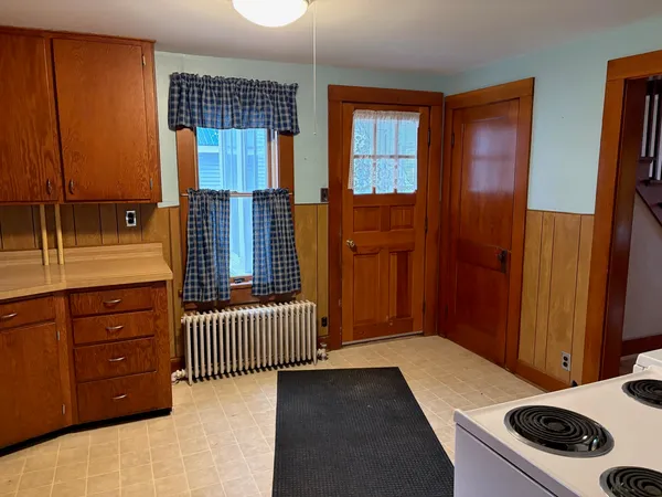 $319,900 | 407 Lake Road, St. Albans Town, VT 05478