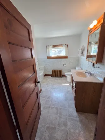 $319,900 | 407 Lake Road, St. Albans Town, VT 05478