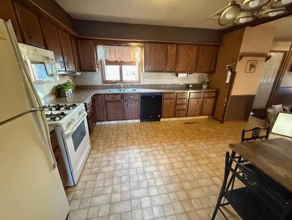 $199,900 | 211 9th Street South, Breckenridge, MN 56520