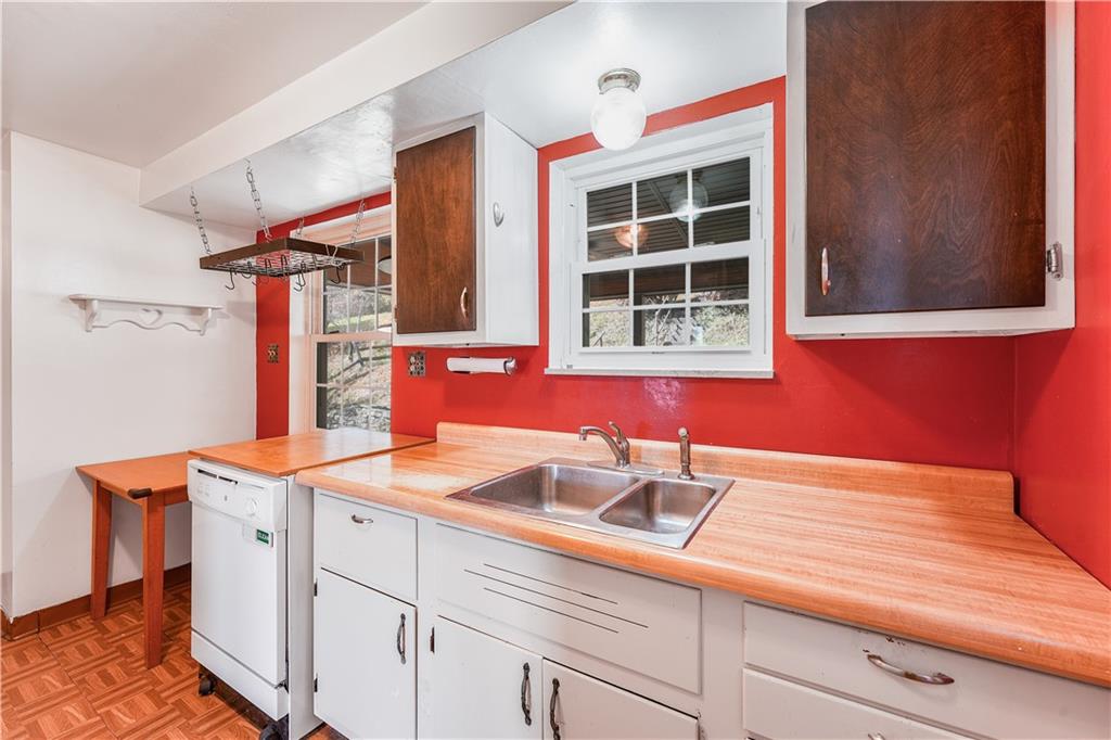 1011 Dallett Road Pittsburgh, PA 15227 - Photo 11 of 37 Gallery Image 11