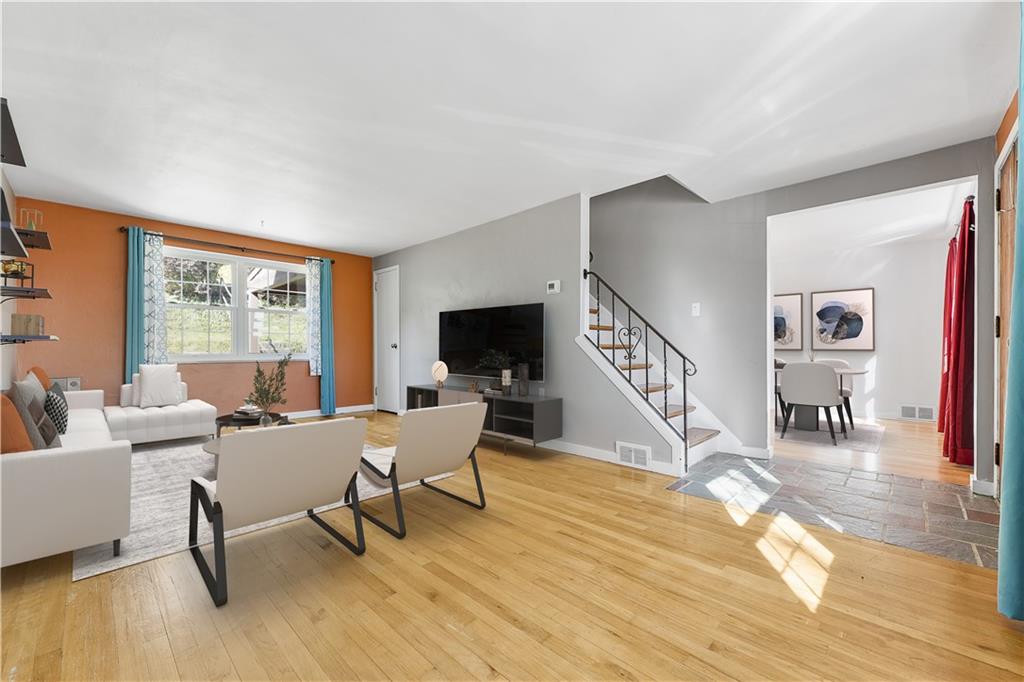 1011 Dallett Road Pittsburgh, PA 15227 - Photo 4 of 37 Gallery Image 4