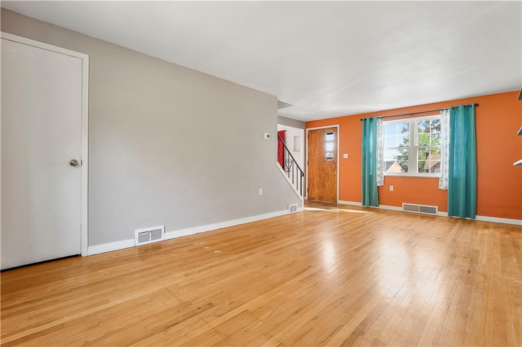 1011 Dallett Road Pittsburgh, PA 15227 - Photo 5 of 37 Gallery Image 5