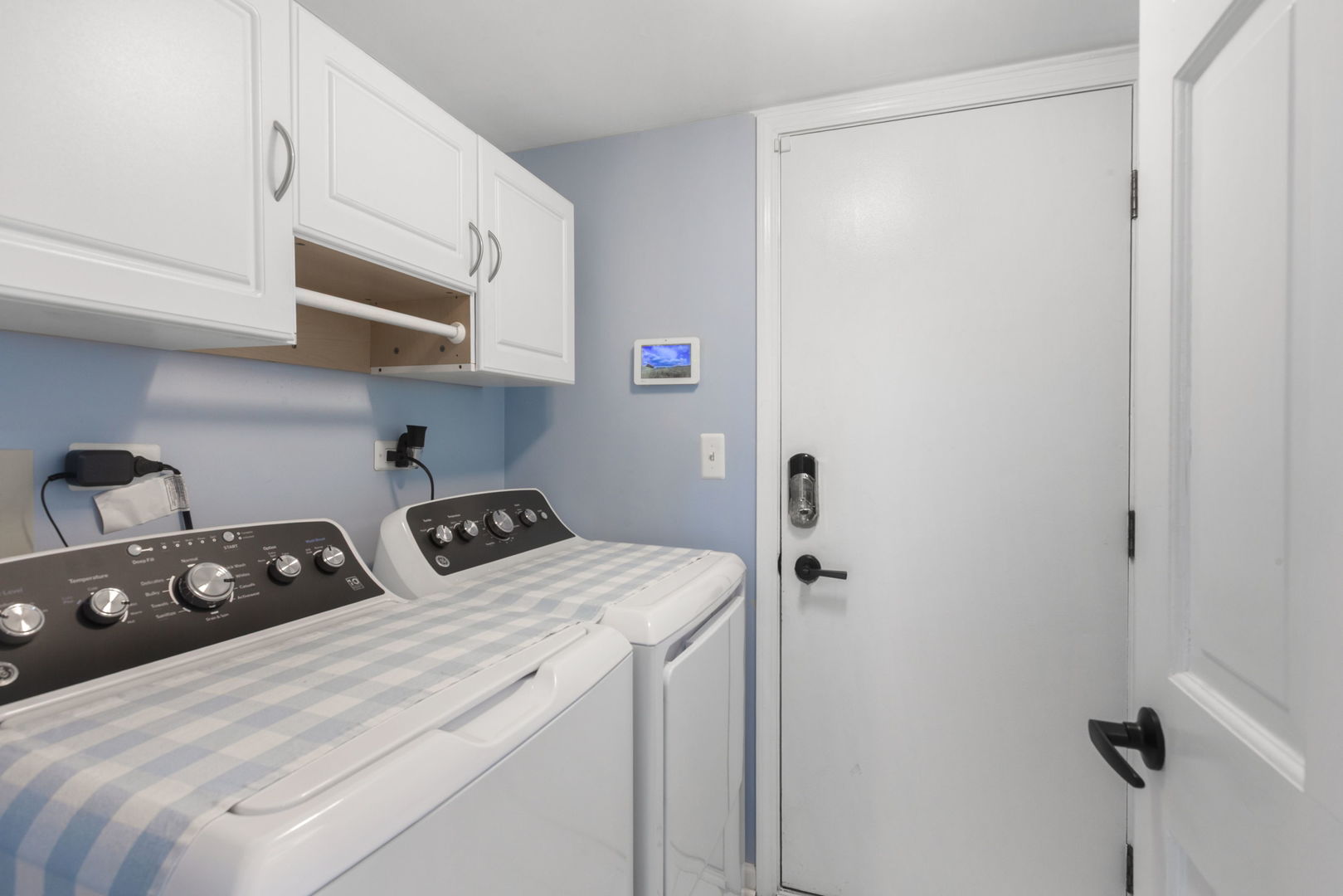 9 Arthur Court Streamwood, IL 60107 - Photo 13 of 21 a room with storage and utility