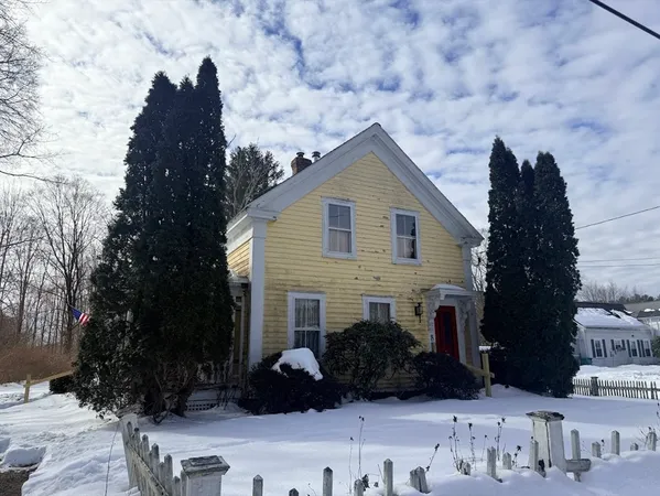 $305,000 | 8 Maple Street, Upton, MA 01568