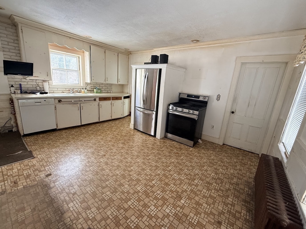 8 Maple Street Upton, MA 01568 - Photo 13 of 31