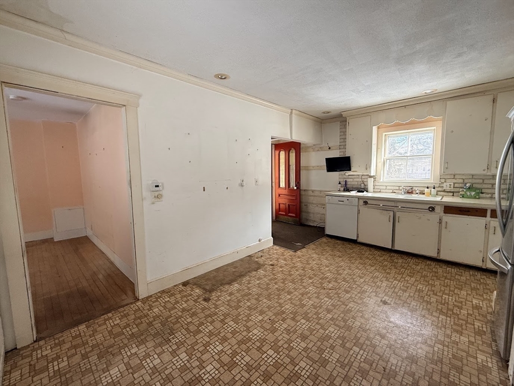 8 Maple Street Upton, MA 01568 - Photo 14 of 31