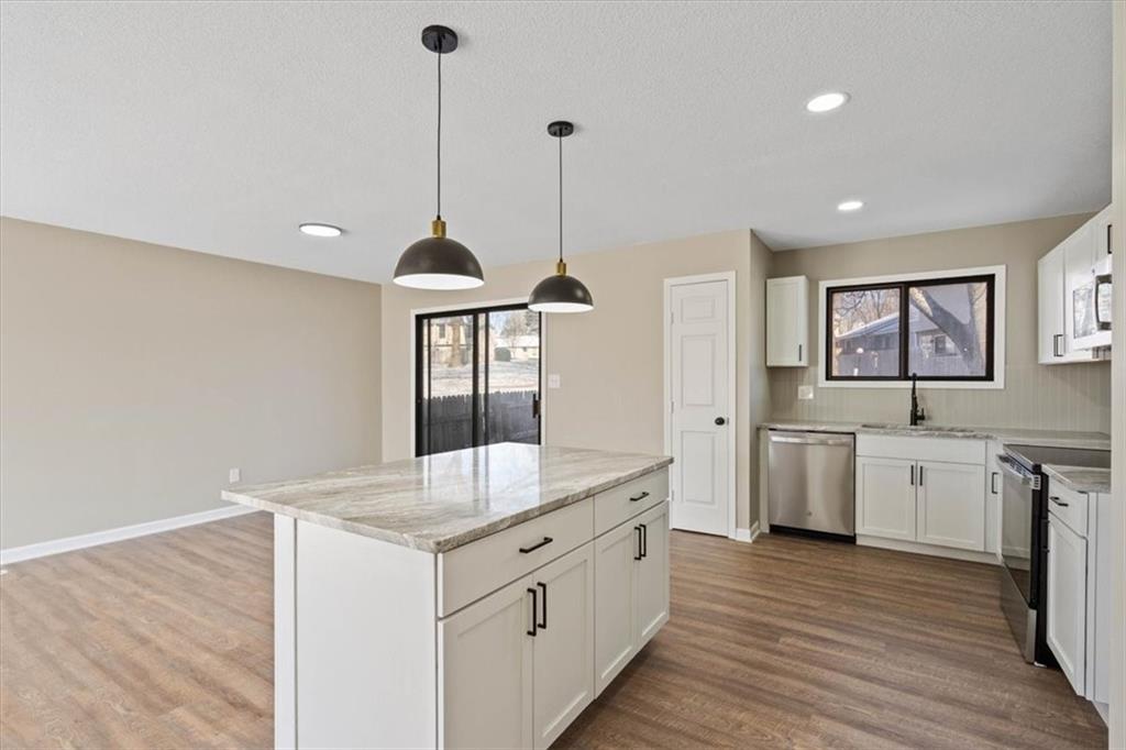 10854 Rosehill Road Overland Park, KS 66210 - Photo 11 of 32