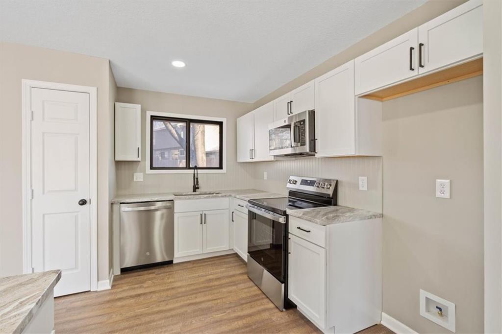 10854 Rosehill Road Overland Park, KS 66210 - Photo 12 of 32