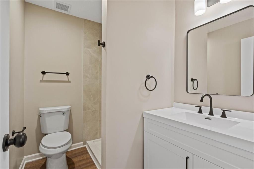 10854 Rosehill Road Overland Park, KS 66210 - Photo 17 of 32