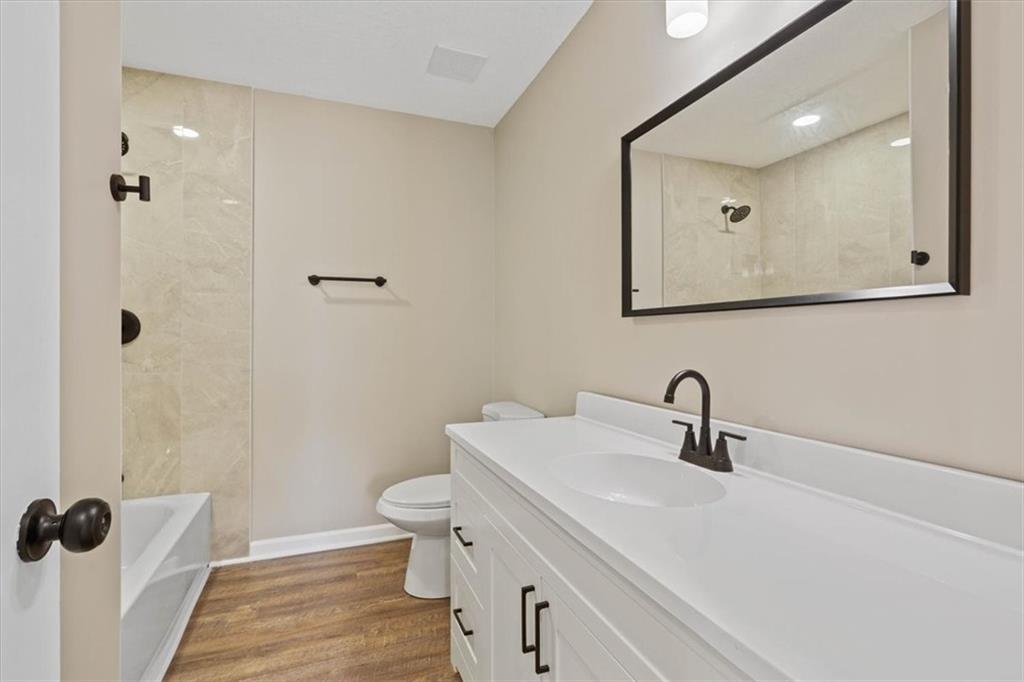 10854 Rosehill Road Overland Park, KS 66210 - Photo 20 of 32