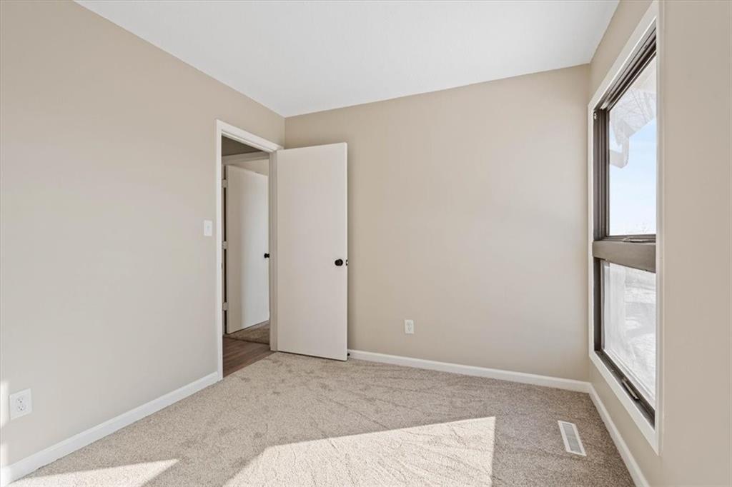 10854 Rosehill Road Overland Park, KS 66210 - Photo 22 of 32