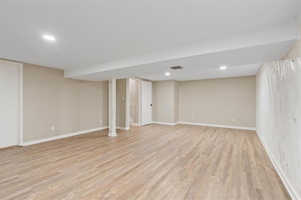 10854 Rosehill Road Overland Park, KS 66210 - Photo 24 of 32