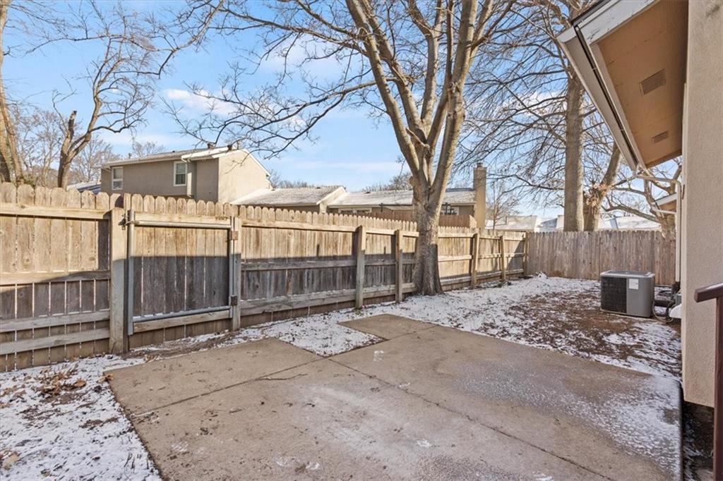 10854 Rosehill Road Overland Park, KS 66210 - Photo 29 of 32