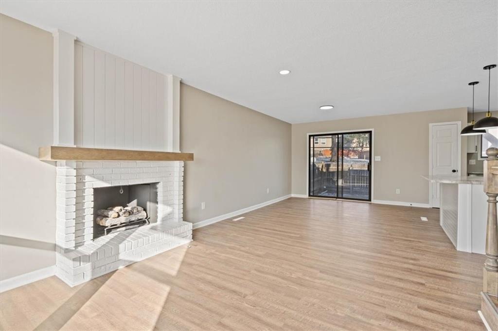 10854 Rosehill Road Overland Park, KS 66210 - Photo 5 of 32