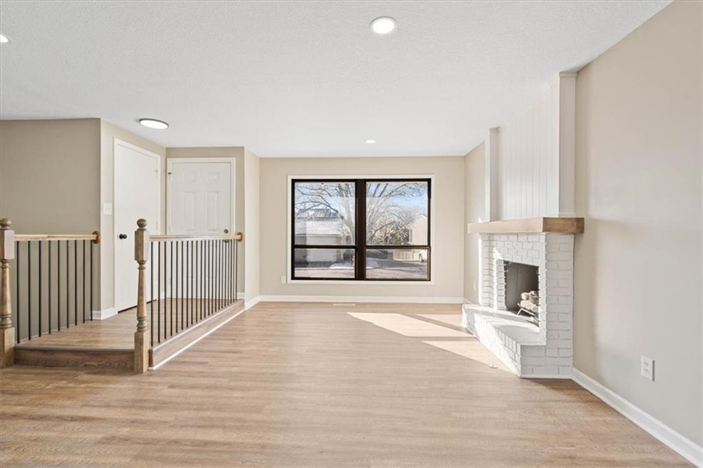 10854 Rosehill Road Overland Park, KS 66210 - Photo 6 of 32