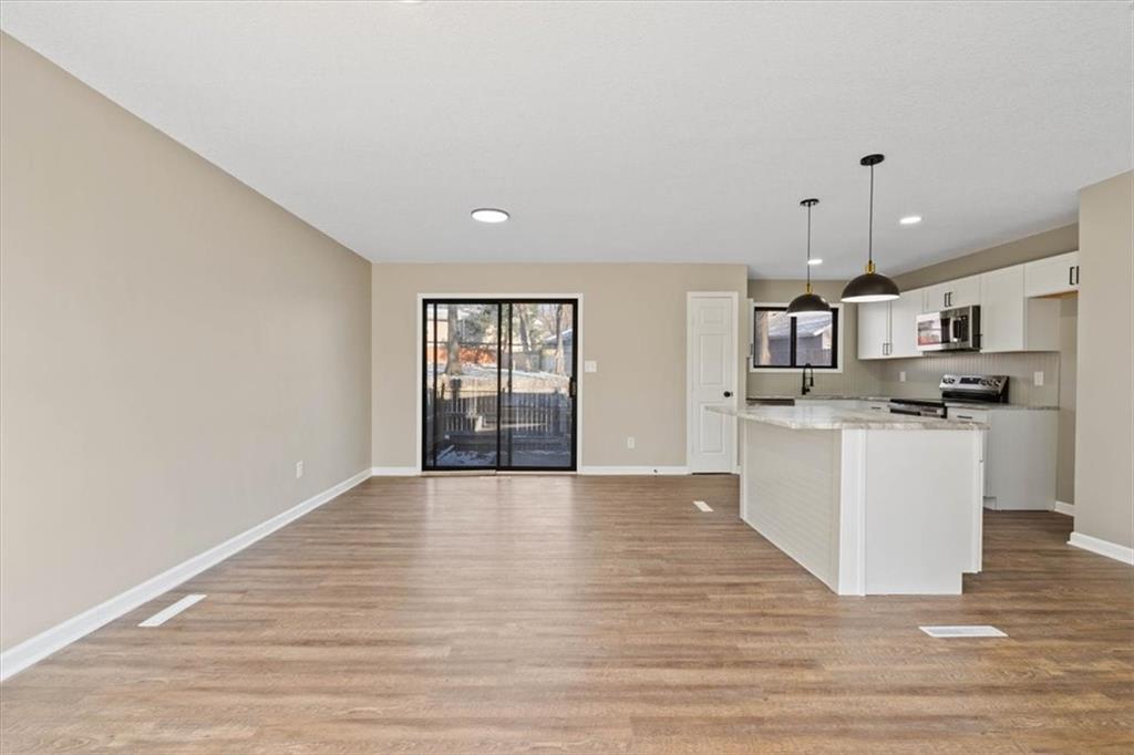 10854 Rosehill Road Overland Park, KS 66210 - Photo 7 of 32