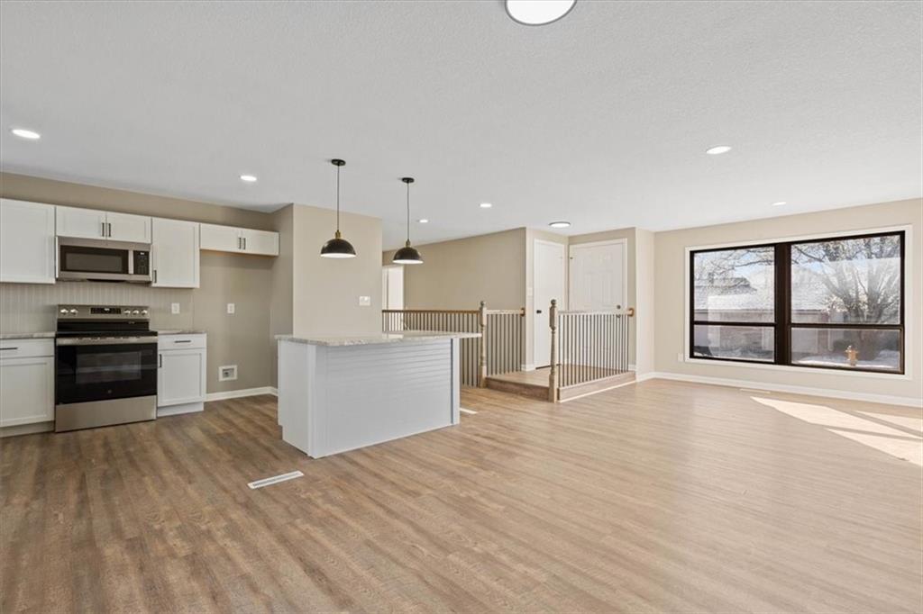 10854 Rosehill Road Overland Park, KS 66210 - Photo 8 of 32