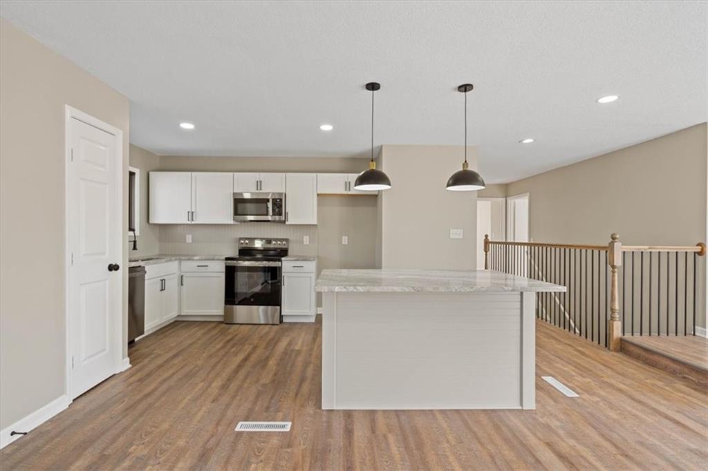10854 Rosehill Road Overland Park, KS 66210 - Photo 9 of 32