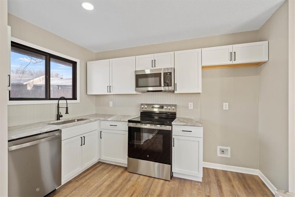 10854 Rosehill Road Overland Park, KS 66210 - Photo 10 of 32