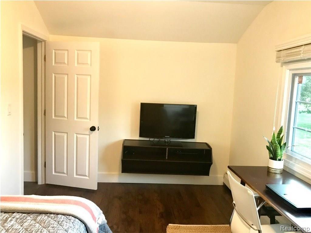 1704 Cass Avenue Road Bay City, MI 48708 - Photo 25 of 47 BEDROOM 1D.jpg